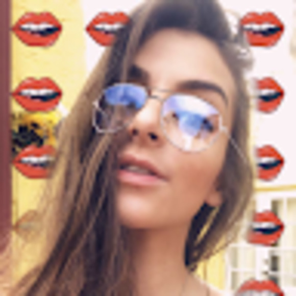 Meet your Posher, Vanessa - Picture 1 of 1